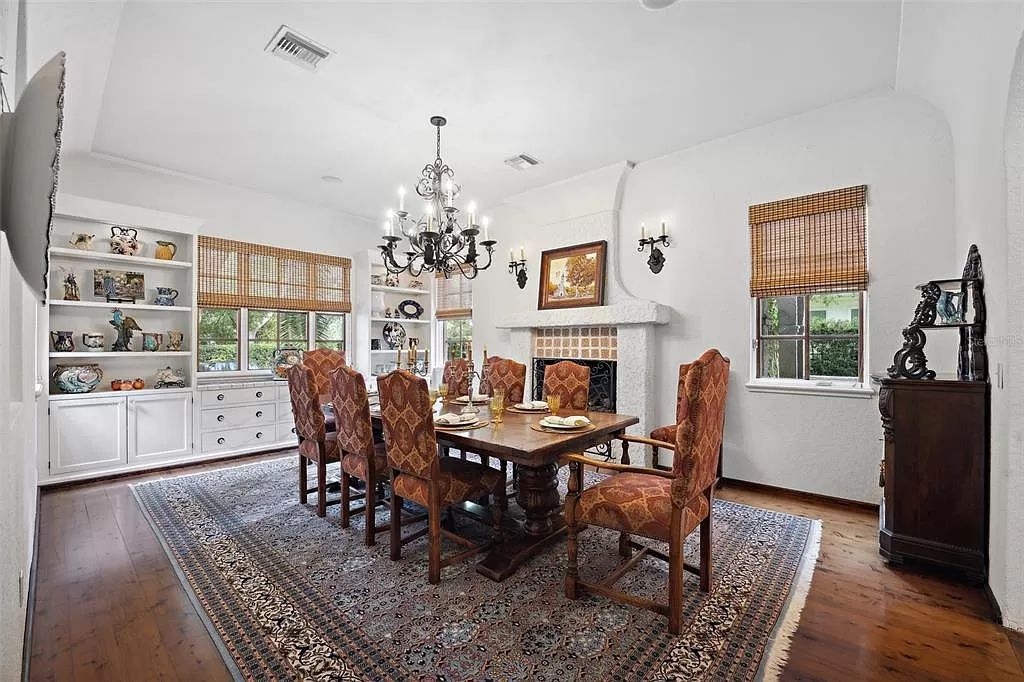 Nestled in coveted Twelve Oaks, this 5,320 square feet Winter Park estate offers 5 beds, 4.5 baths, and an idyllic setting. Masterfully crafted, it boasts timeless charm and modern amenities. Don't miss this rare opportunity!