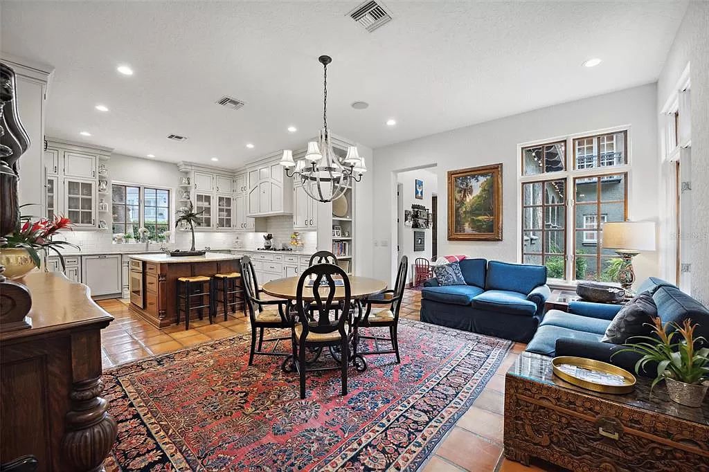 Nestled in coveted Twelve Oaks, this 5,320 square feet Winter Park estate offers 5 beds, 4.5 baths, and an idyllic setting. Masterfully crafted, it boasts timeless charm and modern amenities. Don't miss this rare opportunity!