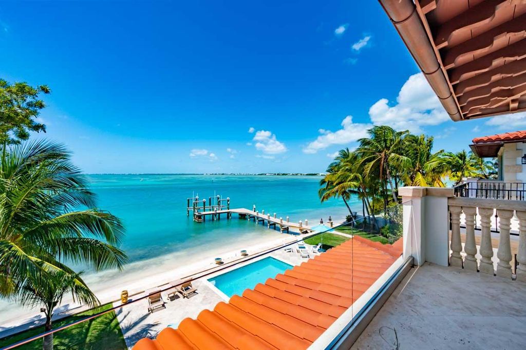 Escape to paradise in this stunning Key Colony Beach estate! Featuring an in-ground pool, private beach, and sprawling dock, this home offers unparalleled Florida Keys living. Enjoy ocean views, a chef's kitchen, and luxurious primary suite. Call today!