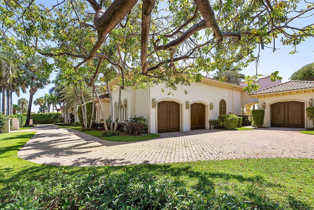 Boca Raton luxury awaits! Own a rare double-lot estate with pool, gourmet kitchen and dual master suites. Stunning golf course views in Royal Palm Yacht & Country Club.