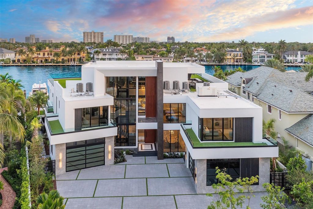 Unmatched Intracoastal views meet unparalleled luxury in this waterfront estate by the esteemed Crest Group and Bruce Celenski. Boasting a spa, media room, gourmet kitchens, smart home features, private dock, pool and rooftop deck, this residence redefines beachfront living.