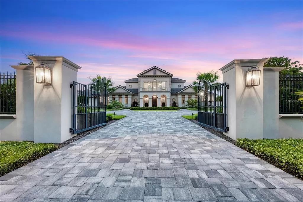 Experience the epitome of luxurious living in this 5-bed estate designed by renowned builders and designers. Featuring a gourmet kitchen, spa-like master suite, saltwater pool and casita, this home redefines Florida living.