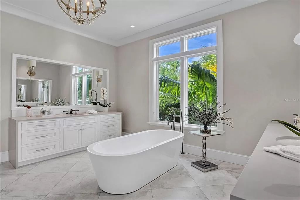 Experience the epitome of luxurious living in this 5-bed estate designed by renowned builders and designers. Featuring a gourmet kitchen, spa-like master suite, saltwater pool and casita, this home redefines Florida living.