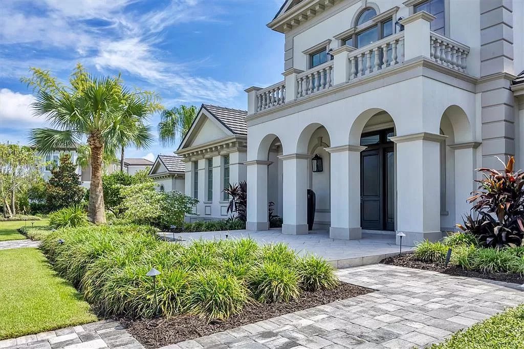 Experience the epitome of luxurious living in this 5-bed estate designed by renowned builders and designers. Featuring a gourmet kitchen, spa-like master suite, saltwater pool and casita, this home redefines Florida living.