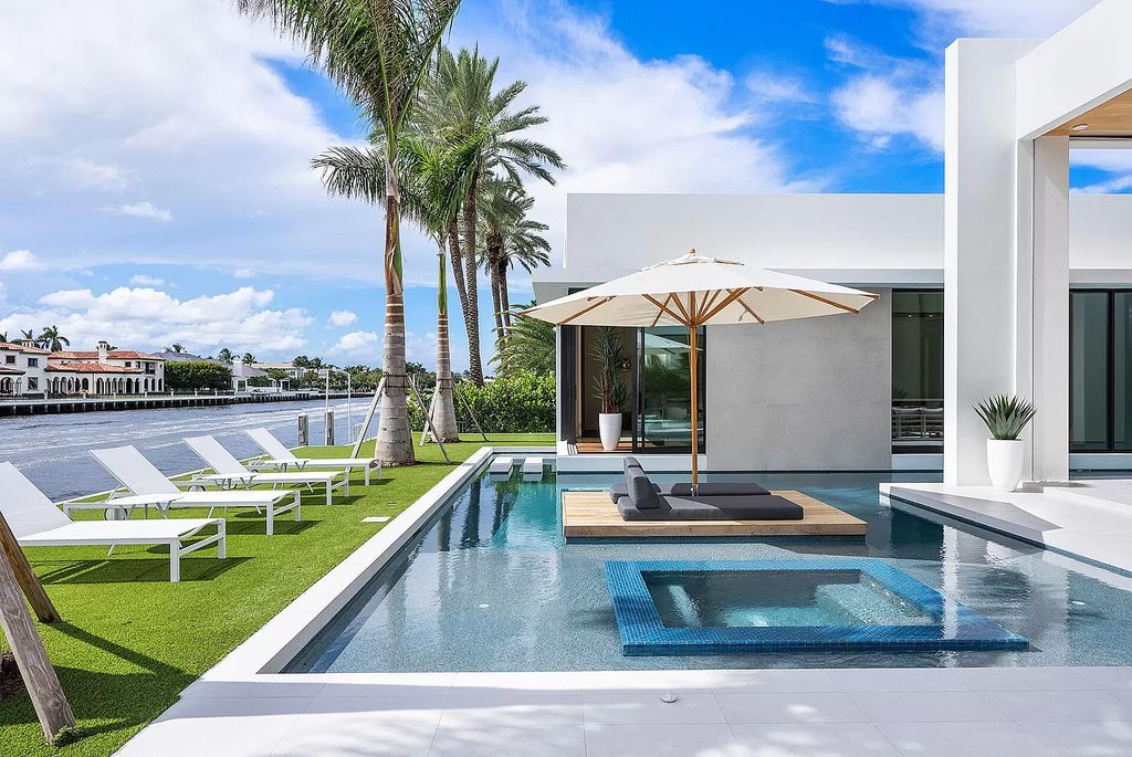 Experience Florida living at its finest in this modern, single-level Intracoastal home. 4 bedrooms, glass-enclosed office, club room, volume ceilings and private gated entrance. Priced to sell! BEST VALUE on the Intracoastal!