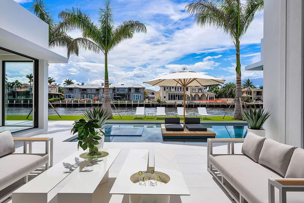 Experience Florida living at its finest in this modern, single-level Intracoastal home. 4 bedrooms, glass-enclosed office, club room, volume ceilings and private gated entrance. Priced to sell! BEST VALUE on the Intracoastal!