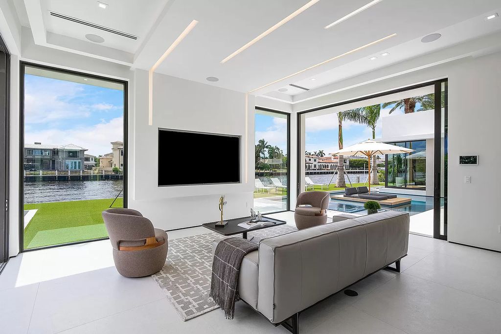 Experience Florida living at its finest in this modern, single-level Intracoastal home. 4 bedrooms, glass-enclosed office, club room, volume ceilings and private gated entrance. Priced to sell! BEST VALUE on the Intracoastal!