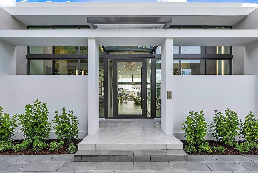 Experience Florida living at its finest in this modern, single-level Intracoastal home. 4 bedrooms, glass-enclosed office, club room, volume ceilings and private gated entrance. Priced to sell! BEST VALUE on the Intracoastal!