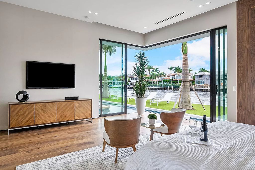 Experience Florida living at its finest in this modern, single-level Intracoastal home. 4 bedrooms, glass-enclosed office, club room, volume ceilings and private gated entrance. Priced to sell! BEST VALUE on the Intracoastal!