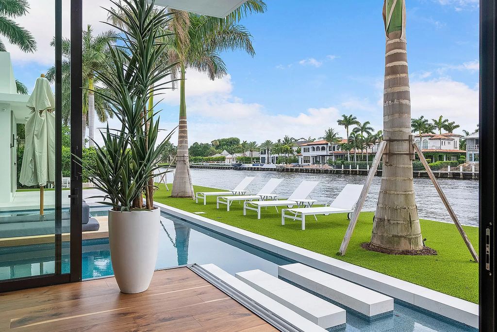 Experience Florida living at its finest in this modern, single-level Intracoastal home. 4 bedrooms, glass-enclosed office, club room, volume ceilings and private gated entrance. Priced to sell! BEST VALUE on the Intracoastal!