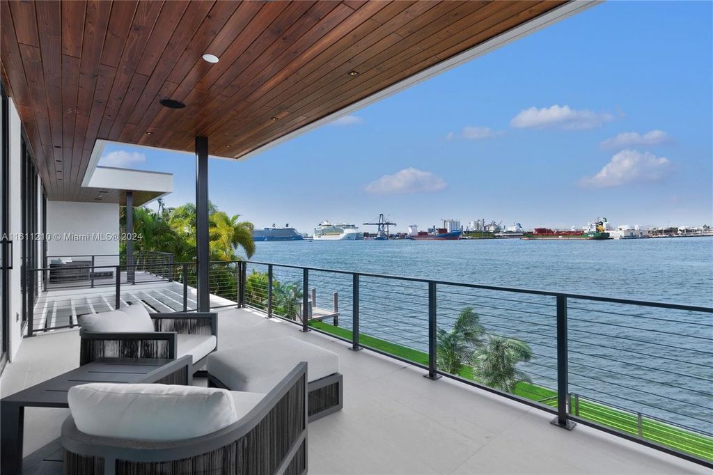 Designer-furnished waterfront estate! Stunning views, pool, spa, walk to Pier 66 and beaches, 10 min to FLL. Floor-to-ceiling windows, 2 primary suites, club room! Don't miss out!