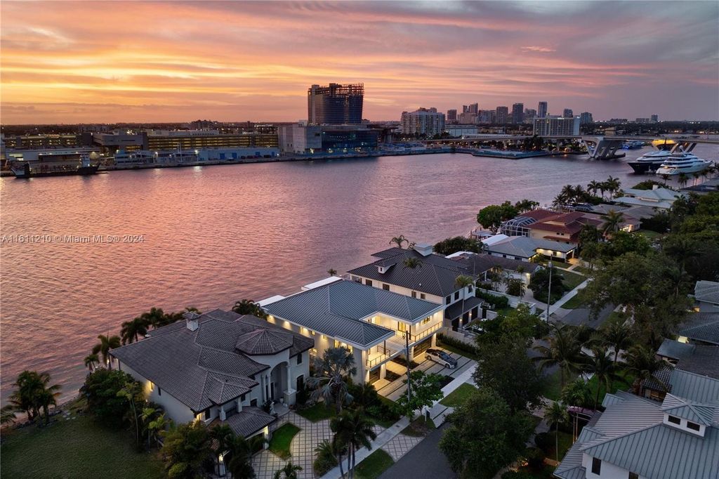 Designer-furnished waterfront estate! Stunning views, pool, spa, walk to Pier 66 and beaches, 10 min to FLL. Floor-to-ceiling windows, 2 primary suites, club room! Don't miss out!