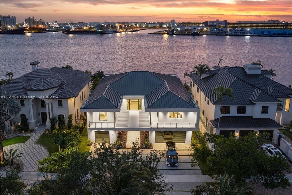 Designer-furnished waterfront estate! Stunning views, pool, spa, walk to Pier 66 and beaches, 10 min to FLL. Floor-to-ceiling windows, 2 primary suites, club room! Don't miss out!