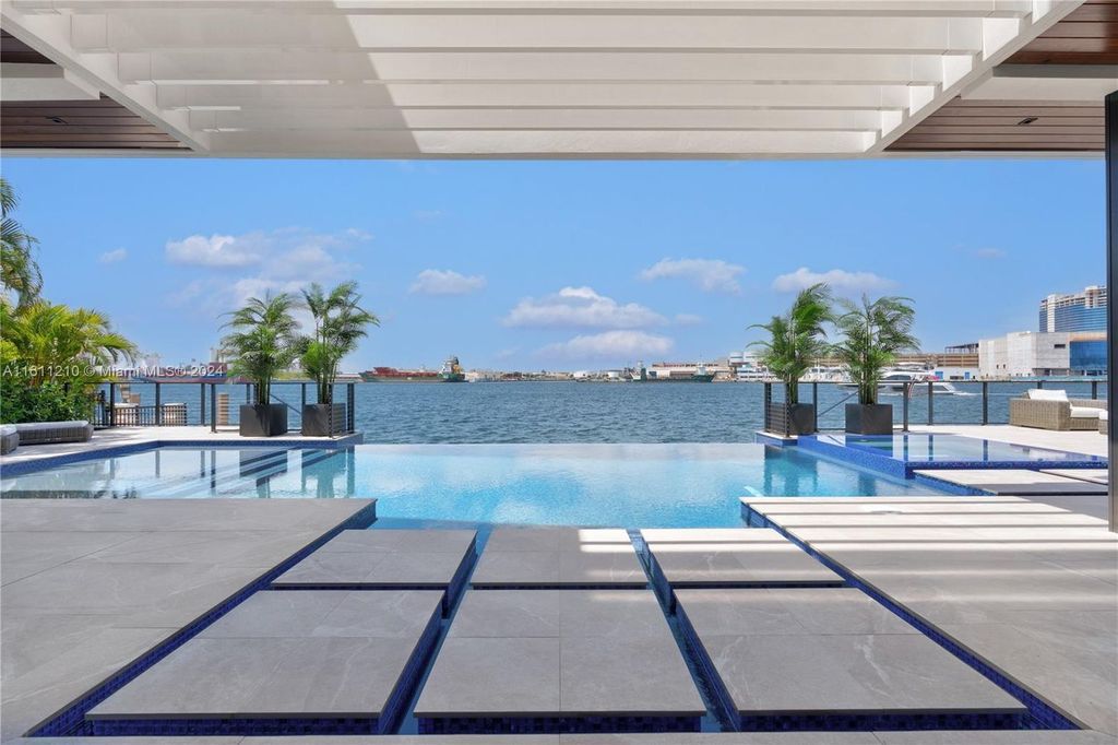 Designer-furnished waterfront estate! Stunning views, pool, spa, walk to Pier 66 and beaches, 10 min to FLL. Floor-to-ceiling windows, 2 primary suites, club room! Don't miss out!