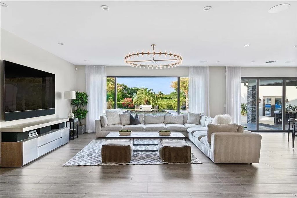 Experience unparalleled luxury in Wellington's finest aviation estate. Featuring a private hangar, resort-style pool, chef's kitchens, and home automation, this 7-bed, 8.5-bath estate redefines "dream home."